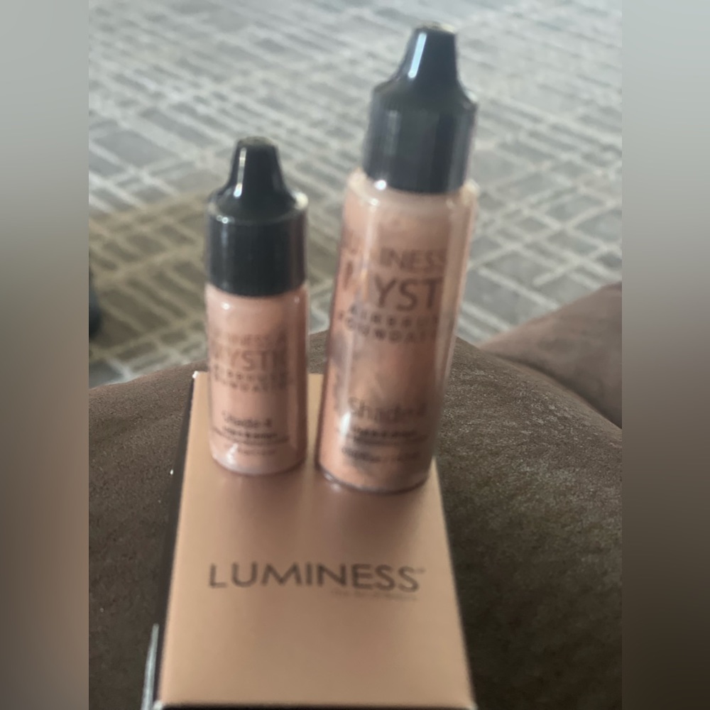 Luminess Airbrush makeup Mystic Shade 4 new sealed in package. 2 bottles